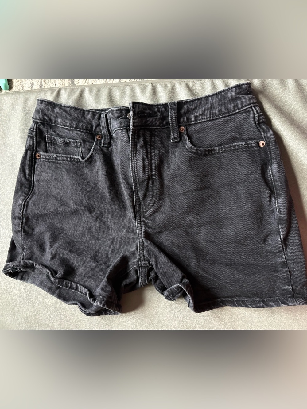 Women’s Old Navy O.G. Straight high-rise shorts, black, 10